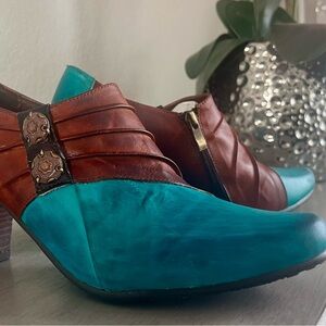 L'ATISTE Teal and Brown Pleated Heels